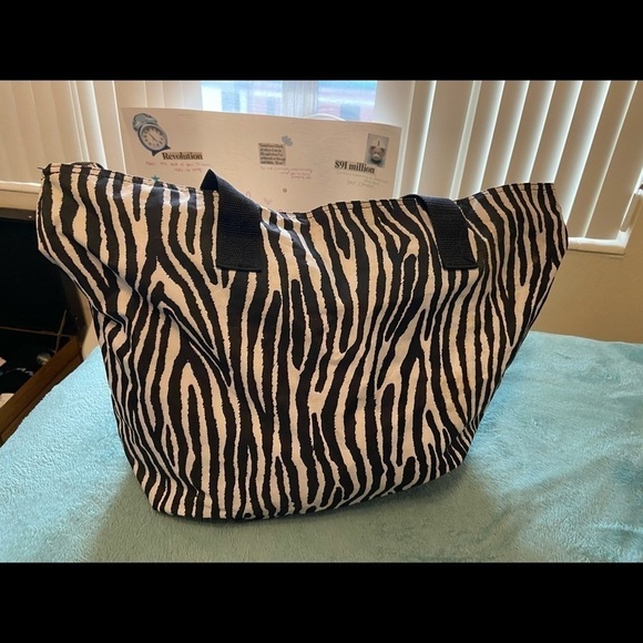 Ricardo Beverly Hills • Convertible Shopper Zebra - Picture 11 of 13